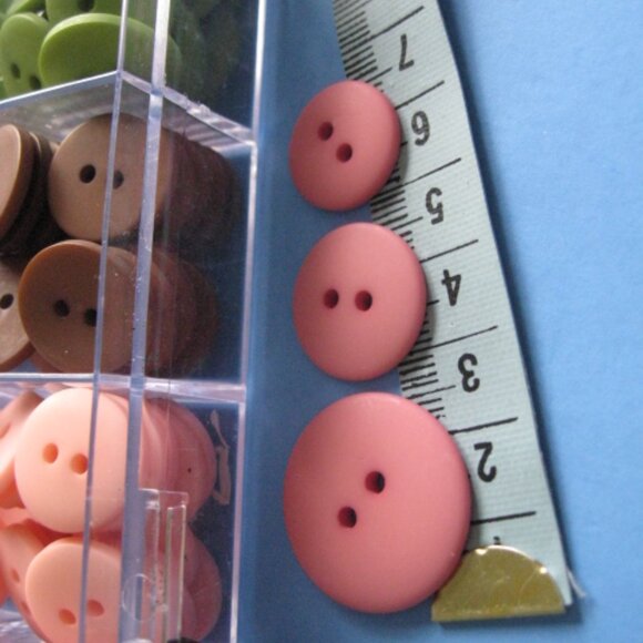 209 Craft or Sewing Buttons Matching S M L - Picture 3 of 9